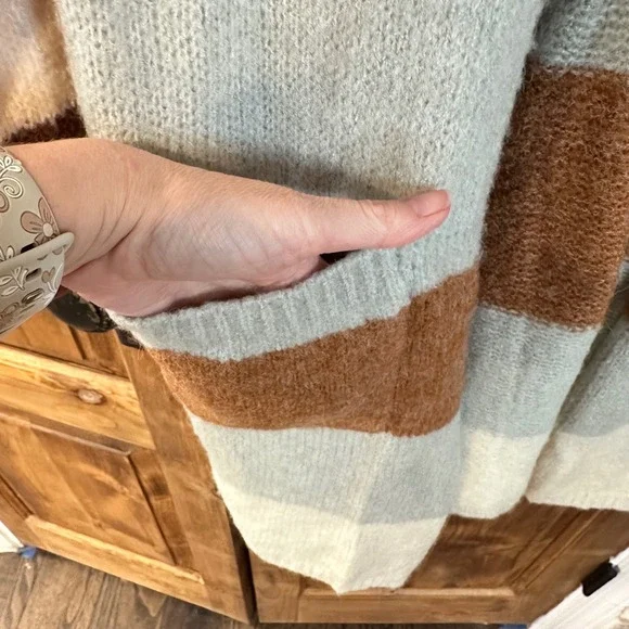 Entro Cardigan Sweater Women's Size M Colorblock Striped Open Front Grandmacore - Picture 2 of 8